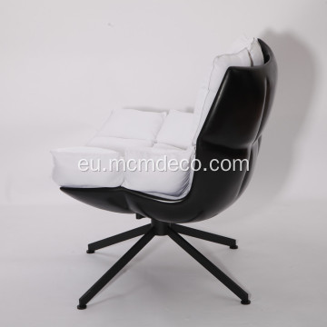 Erreprodukzio Patricia Urquiolaren Husk Lounge Chair